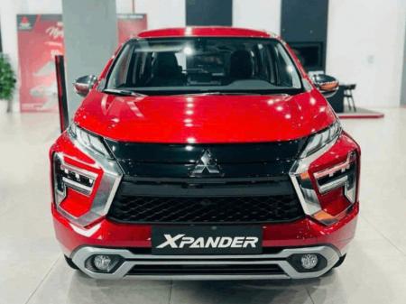 Mitsubishi Xpander với lưới tản nhiệt, đèn pha mới.