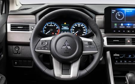 Vô-lăng Mitsubishi Xpander thiết kế mới.